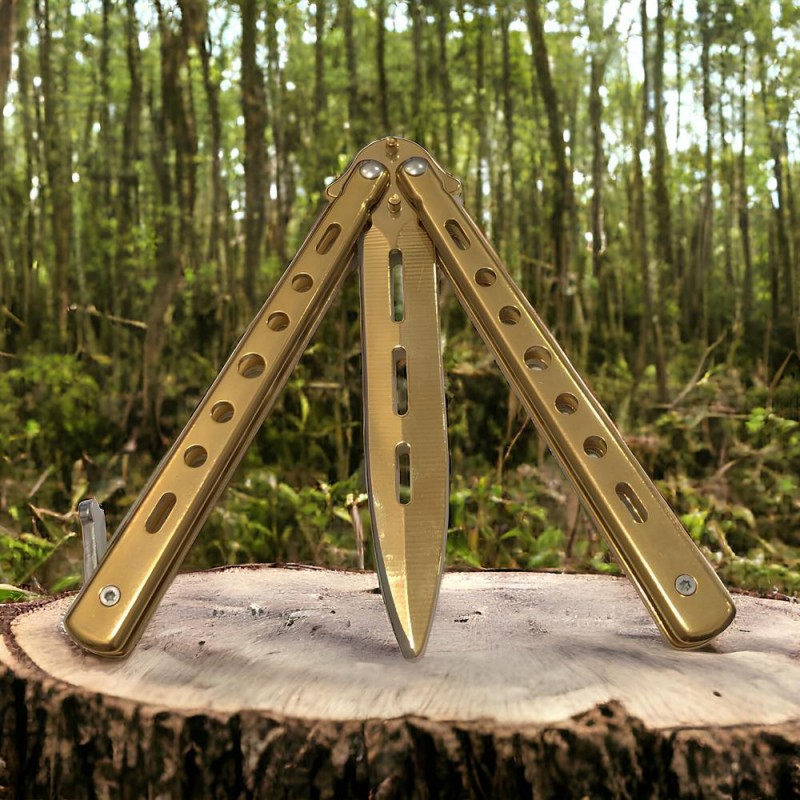 Altın Rengi Kelebek Bıçak: Estetik ve Fonksiyonu Bir Arada Sunan Ürün