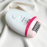 Yıkanabilir başlık su altında temizlenirken gösterim.