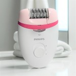 BRE225/05 kutu içeriği — hassas başlık, masaj başlığı, kese ve kullanım kılavuzu.