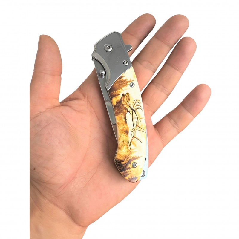 Sibirya Geyik Desenli Çakı Kullanımda – Keskin ve Kontrollü | Kalitelial.com