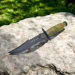 Siyah Bıçaklı Kamuflaj Saplı Komando Bıçağı - Dayanıklılık ve Gizlilik