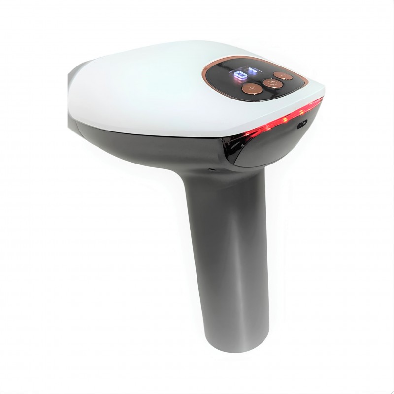 Çift başlıklı dijital ekranlı masaj tabancasının sessiz motor yapısını vurgulayan ürün görseli