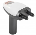 Çift başlıklı dijital ekranlı masaj tabancasının dayanıklı dış gövde yapısını gösteren görsel