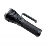 Powerdex PD-14500 avcı fenerinin uzun mesafeli aydınlatma performansını gösteren gece çekimi